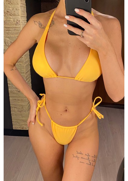 Kadın Sarı Yandan Bağlamalı Tangalı Üçgen Bikini Mayo Takımı