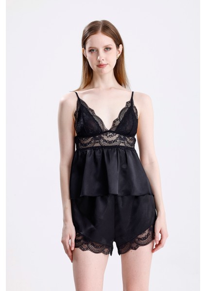 Kadın Dantelli Saten İp Askılı Şort Takım Şık ve Zarif Yazlık Ev Giyim modelleri