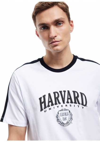 Kısa Kollu Pamuklu Regular Fit Şerit Detaylı Bisiklet Yaka Baskılı Lisanslı Harvard Tişört
