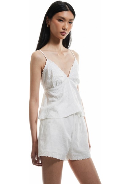 Bol Kesim Pamuklu Beli Bağlamalı Fistolu Brodeli Mini Müslin Şort