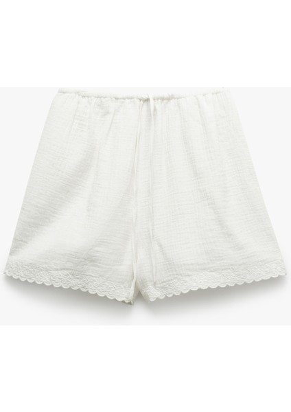 Bol Kesim Pamuklu Beli Bağlamalı Fistolu Brodeli Mini Müslin Şort fırsatları