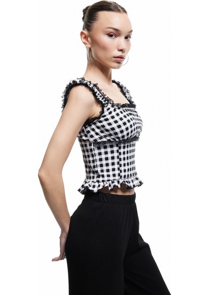 Dantel Detaylı Pötikareli Kare Yaka Kolsuz Fırfırlı Bürümcük Crop Bluz