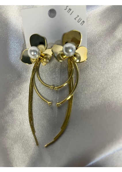 Altın Renk Uzun Sallantılı Inci Detaylı Çiçek Küpe – Şık ve Modern Tasarım fırsatları
