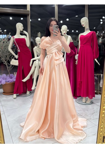 Kailey Straplez Büyük Fiyonk Detaylı Saten Uzun Elbise Pudra