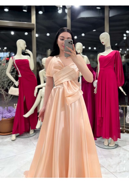 Kailey Straplez Büyük Fiyonk Detaylı Saten Uzun Elbise Pudra fiyatları