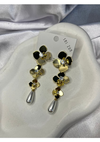 Gold Kaplama Incili Çiçek Küpe – Şık ve Zarif Tasarım