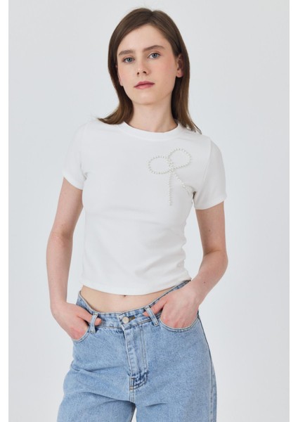 Beyaz Inci Kurdele Işlemeli Crop Slim Fit Tişört 2229 fırsatları