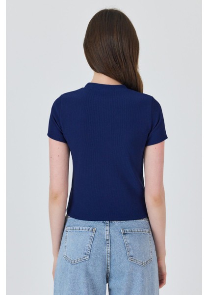 Laci Inci Kurdele Işlemeli Crop Slim Fit Tişört 2229 indirimleri