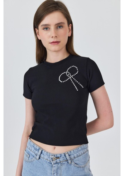 Siyah Inci Kurdele Işlemeli Crop Slim Fit Tişört 2229