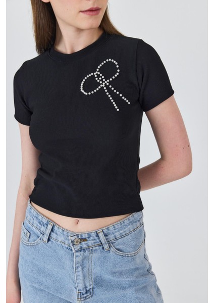 Siyah Inci Kurdele Işlemeli Crop Slim Fit Tişört 2229 fırsatları