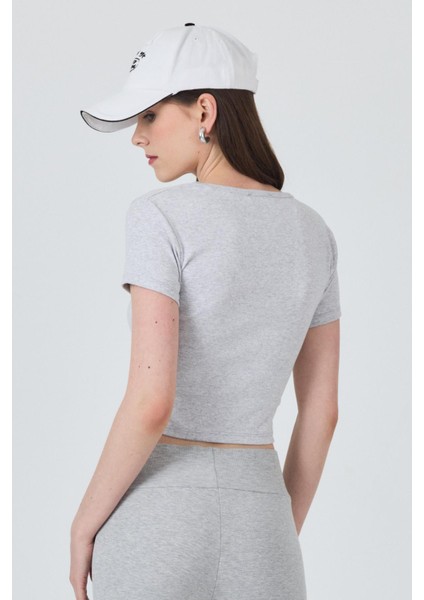 Karmelanj Slim Fit Bisiklet Yaka Crop Tişört 3058 indirimleri