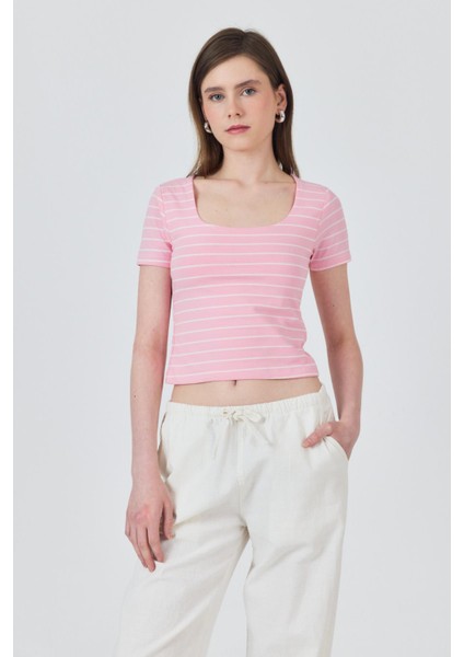Pembe U Yaka Çizgili Tişört 4016