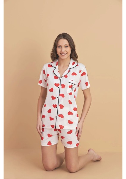 Viskon Kumaş Gömlek Yaka Şortlu Kadın Kırmızı Kalp Desenli Pijama Takımı