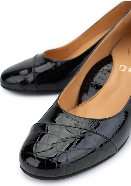 Kadın Hakiki Deri Siyah Comfort Ayakkabı 611 H61019 Bn Ayk Y25 Black Crc/black Vrnc modelleri