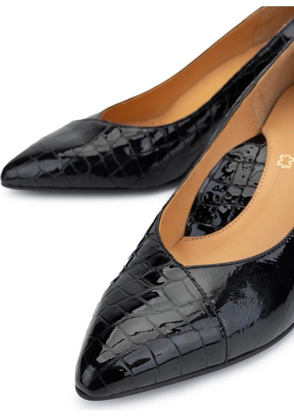 Kadın Hakiki Deri Siyah Comfort Ayakkabı 611 H55047 Bn Ayk Y25 Black Crc/black Vrnc modelleri