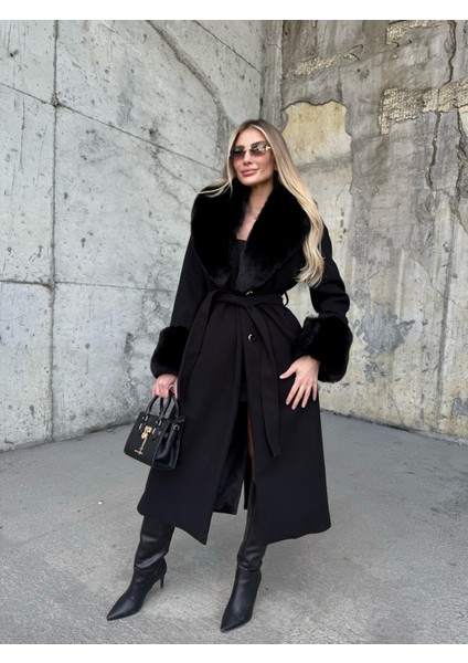 Siyah Kol ve Yaka Kürk Kaşe Kaban