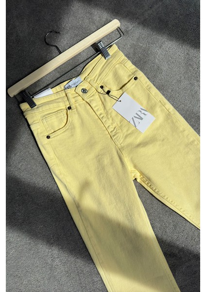 Marka Model Ispanyol Jean- Sarı
