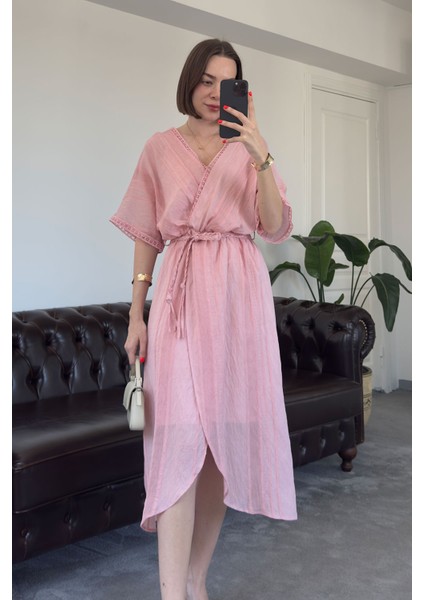 Kruvaze Yaka Örgü Kemerli Tasarım Keten Elbise- Pembe