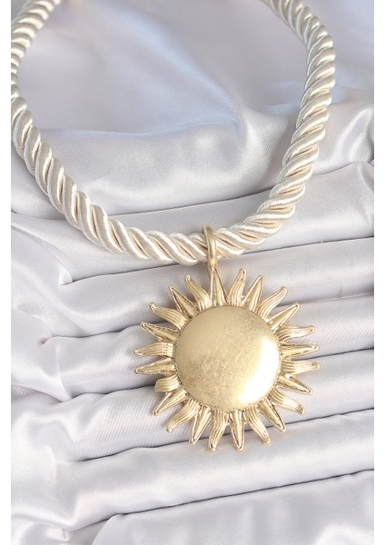 Kırık Beyaz Halat Model Gold Renk Güneş Figürlü Pirinç Kolye