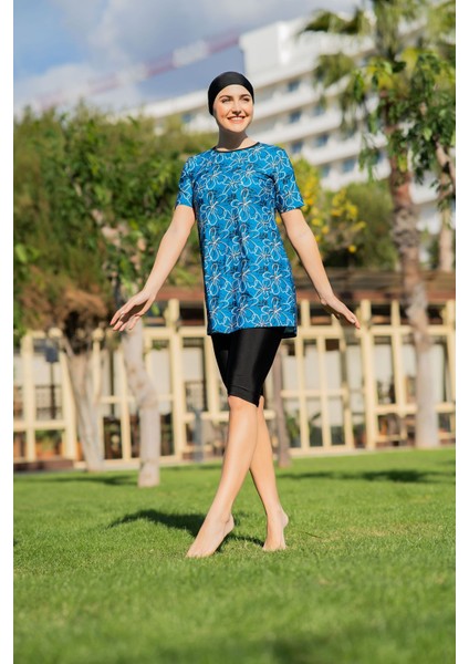 Mavi Çiçek Desenli Yarım Kol Büyük Beden Micro (Esnek ve Çabuk Kuruyan) Kumaş Yarı Tesettür Mayo