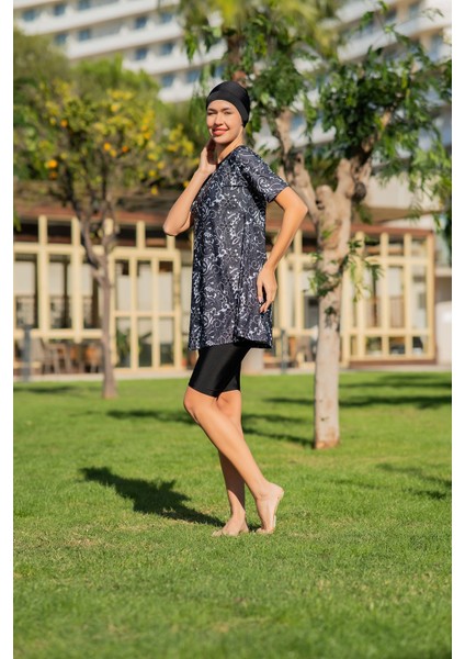 Siyah Beyaz Desenli Yarım Kol Büyük Beden Micro (Esnek ve Çabuk Kuruyan) Kumaş Yarı Tesettür Mayo