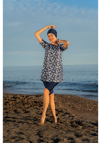 Lacivert Beyaz Çiçek Desenli Yarım Kol Büyük Beden Micro (Esnek ve Çabuk Kuruyan) Kumaş Yarı Tesettür Mayo