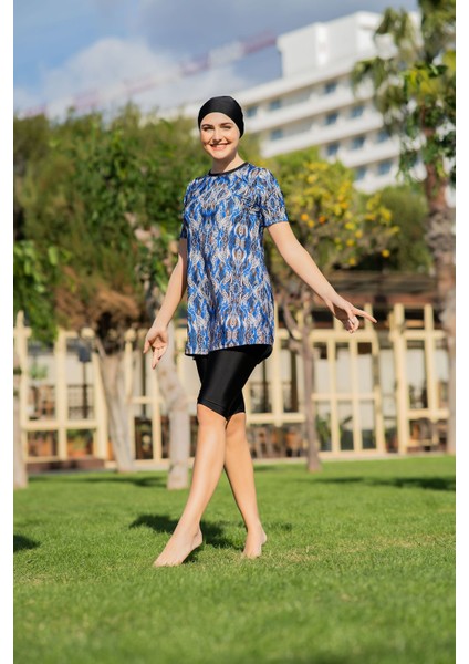 Mavi Desenli Yarım Kol Büyük Beden Micro (Esnek ve Çabuk Kuruyan) Kumaş Yarı Tesettür Mayo