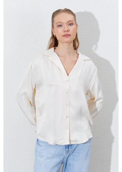 Kadın Krem Sedef Düğmeli Gömlek fiyatları
