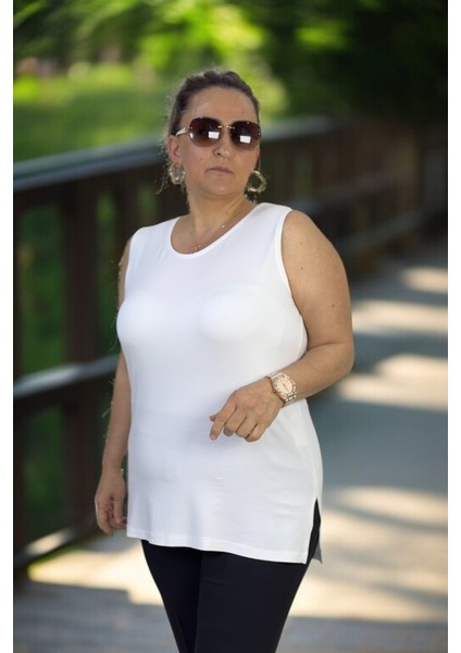 Bisiklet Yaka Yırtmaçlı Kolsuz Büyük Beden Likralı Pamuklu Body Bluz