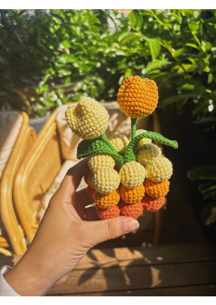 El Yapımı Amigurumi Çiçek Dekor – Örgü Sarı & Turuncu Lale