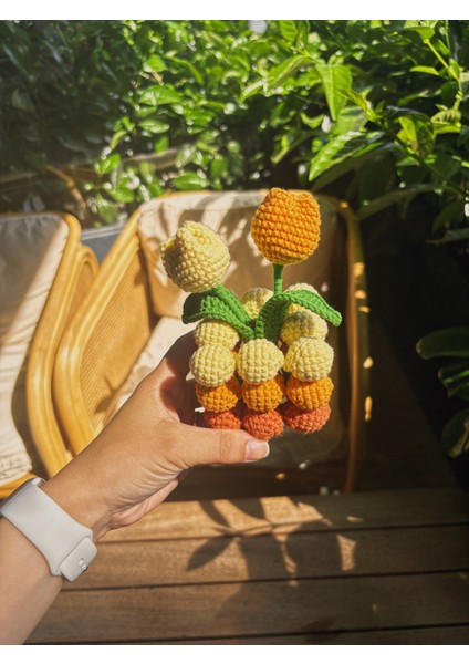 El Yapımı Amigurumi Çiçek Dekor – Örgü Sarı & Turuncu Lale