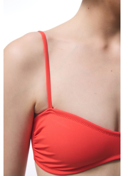Praslin Minimal Kesim Kırmızı Bandeau Bikini Üstü modelleri