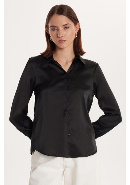 Kadın Relax Fit Rahat Kesim Satenli Kumaş Siyah Kare Manşet Düz Gömlek