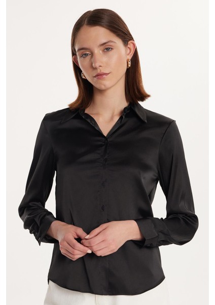 Kadın Relax Fit Rahat Kesim Satenli Kumaş Siyah Kare Manşet Düz Gömlek fiyatları