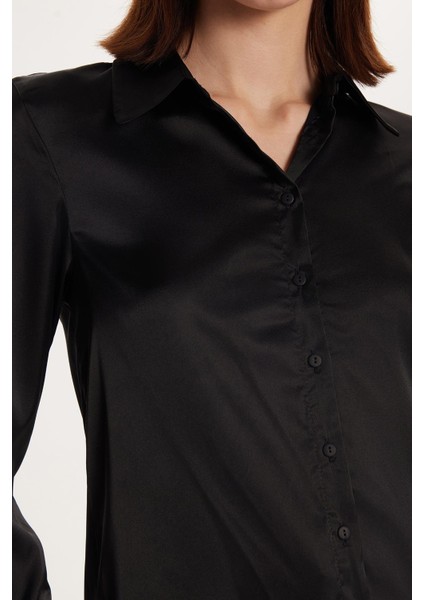 Kadın Relax Fit Rahat Kesim Satenli Kumaş Siyah Kare Manşet Düz Gömlek modelleri