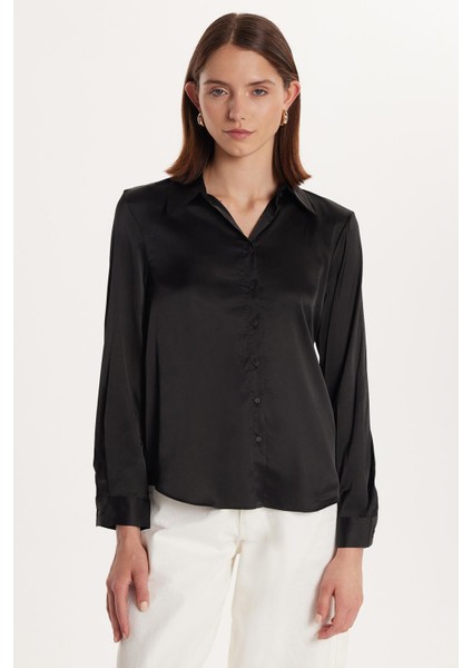 Kadın Relax Fit Rahat Kesim Satenli Kumaş Siyah Kare Manşet Düz Gömlek fırsatları