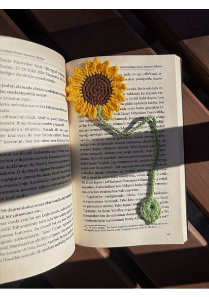 El Yapımı Örgü Ayçiçeği Kitap Ayracı – Vintage Tasarım