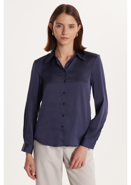 Kadın Relax Fit Rahat Kesim Satenli Kumaş Lacivert Kare Manşet Düz Gömlek fırsatları