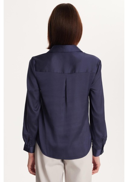 Kadın Relax Fit Rahat Kesim Satenli Kumaş Lacivert Kare Manşet Düz Gömlek indirimleri