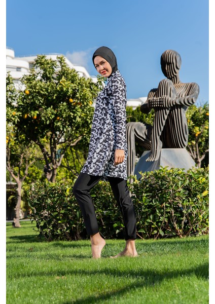 Siyah Beyaz Desenli Balıkçı Yaka Micro (Esnek ve Çabuk Kuruyan) Kumaş Tesettür Mayo modelleri