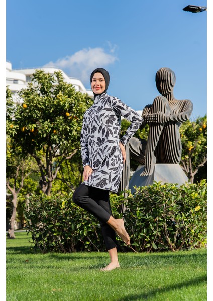 Siyah Beyaz Yaprak Desenli Balıkçı Yaka Micro (Esnek ve Çabuk Kuruyan) Kumaş Tesettür Mayo