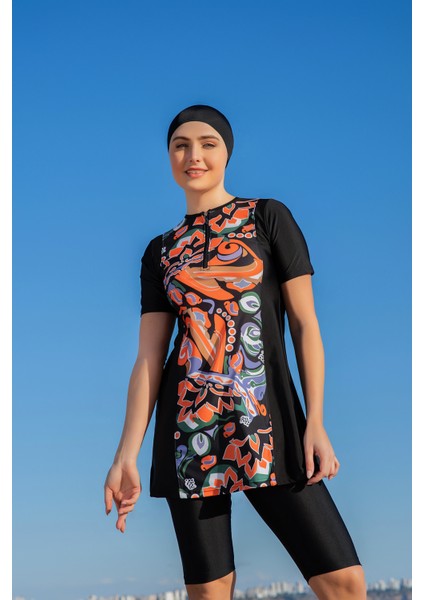 Rukomayo Siyah Desenli Yarım Fermuarlı Yarım Kol Lycra ( Su Itici ve Çabuk Kuruyan ) Kumaş Yarı Tesettür Mayo