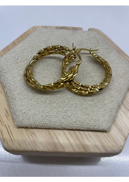 Çelik Halka Desenli Küpe fırsatları