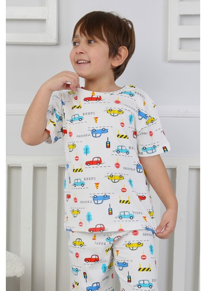 Kısakollu Interlok Trafik Maceralı Renkli Arabalar Deseniyle Çocuk Pijama Takımı (Alt-Üst)