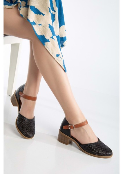 Kadın Hakiki Deri Burnu Kapalı Delikli Sandalet - Siyah