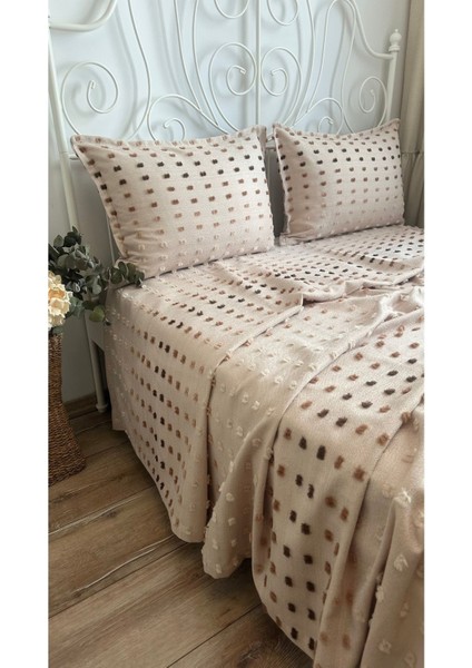 Lale Model Bej / Kahverengi Yatak Örtüsü ve Pike Takımı Çift Kişilik fırsatları