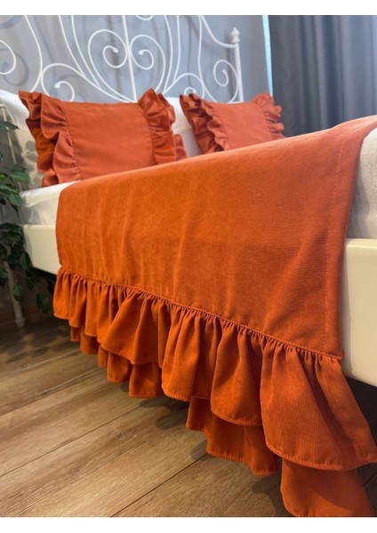 Çiftkat Fırfırlı Kiremit Yatak Runner ve Iç Dolgulu Kırlent indirimleri