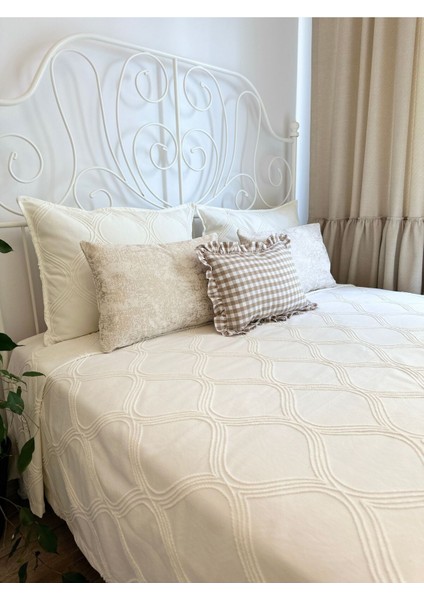 Nakışlı Ekru Yatak Örtüsü Pike Takımı Tek Kişilik