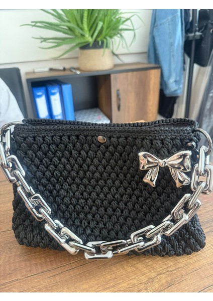 Zincir Detaylı Fiyonk Aksesuarlı Polyester Makrome Çanta