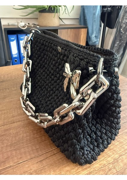 Zincir Detaylı Fiyonk Aksesuarlı Polyester Makrome Çanta